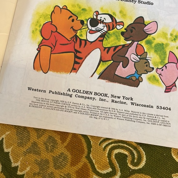 Disney 70s Golden shape books bundle: Tigger, dumbo, Winnie the Pooh & friends - Picture 3 of 9